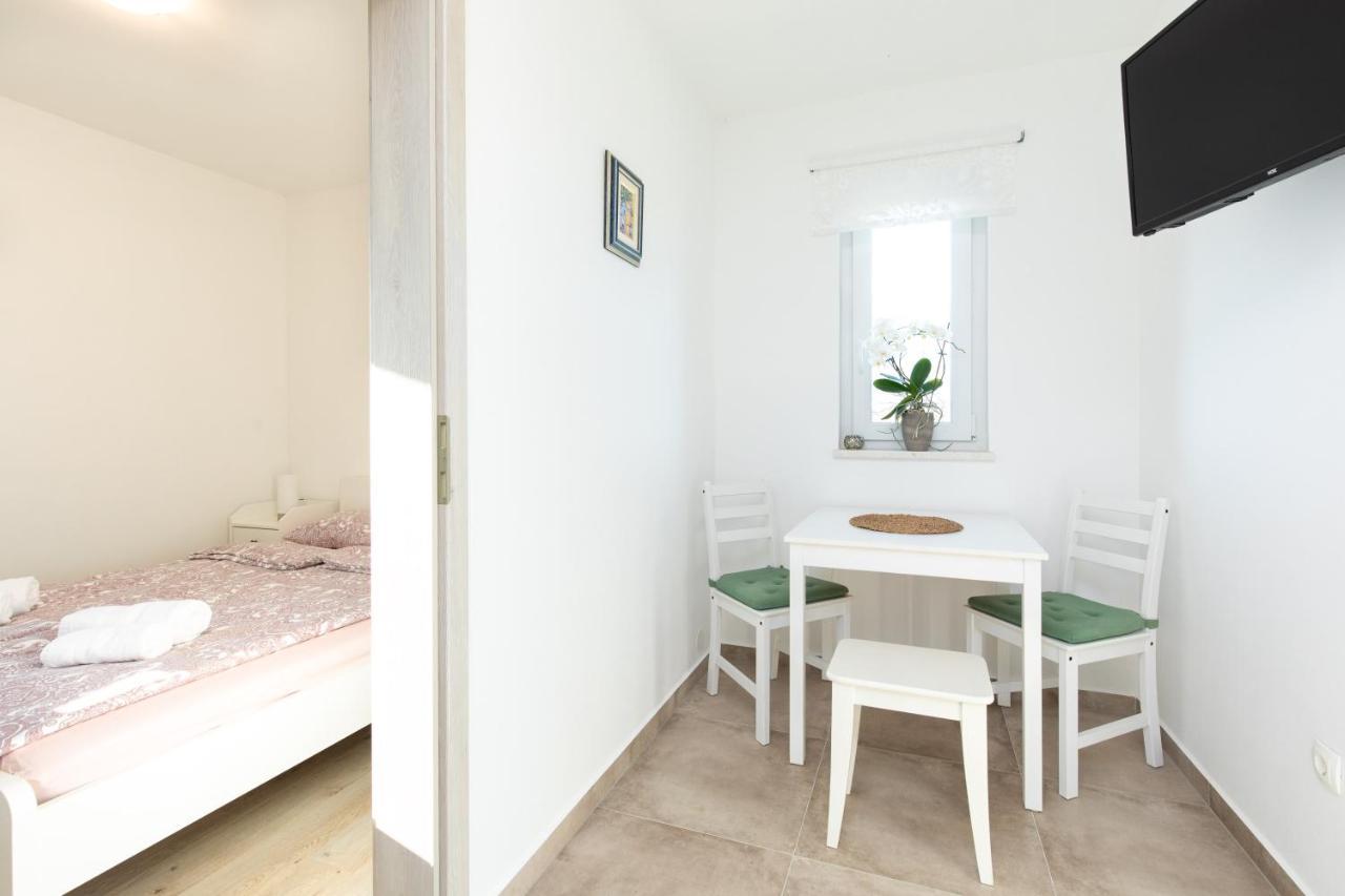 Apartments Brig Perfect Countryside Holiday! Krk Town Exterior photo